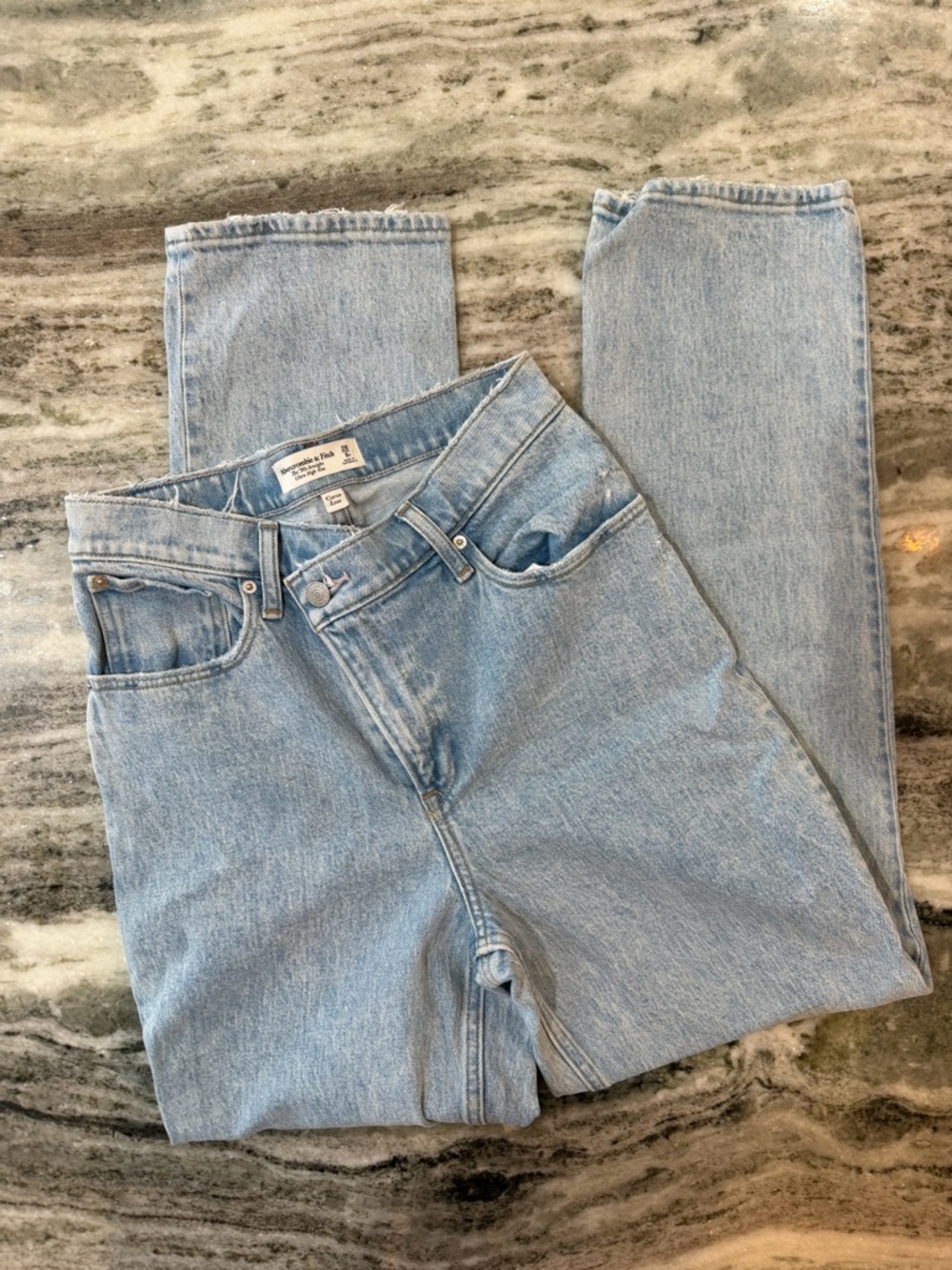 Abercrombie & Fitch The 90’s Straight Leg Light Blue Ultra High-Rise Jeans